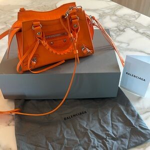 BALENCIAGA 638524 Neo Classic City Crocodile Orange Runway